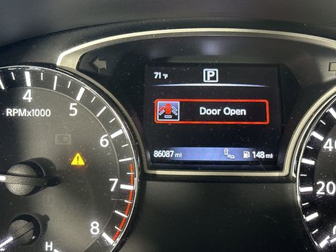 Used 2016 Nissan Pathfinder SL w/ SL Tech Package image 19