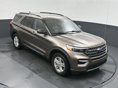 Used 2021 Ford Explorer XLT w/ Equipment Group 202A AWD/4WD image 43