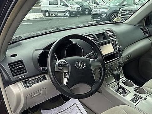 Used 2013 Toyota Highlander Plus image 19