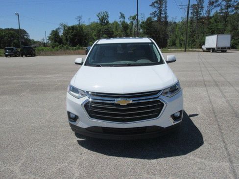 Used 2019 Chevrolet Traverse LT w/ LT Premium Package FWD image 3
