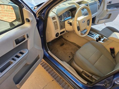 Used 2010 Ford Escape XLT image 9