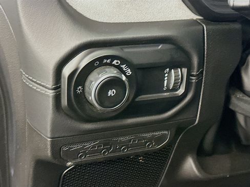 Used 2025 Jeep Wrangler Unlimited Sahara AWD/4WD image 17