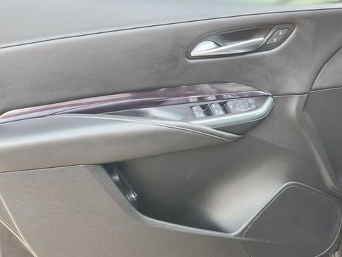 Used 2022 Cadillac XT4 Luxury w/ Cold Weather Package FWD image 22