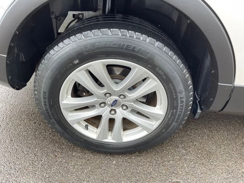 Used 2018 Ford Explorer XLT w/ Equipment Group 202A image 41