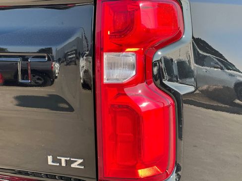 Used 2022 Chevrolet Silverado 1500 LTZ w/ LTZ Premium Package image 35