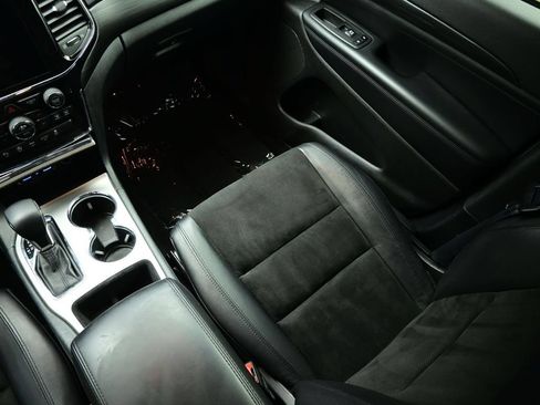 Used 2021 Jeep Grand Cherokee Laredo X AWD/4WD image 40