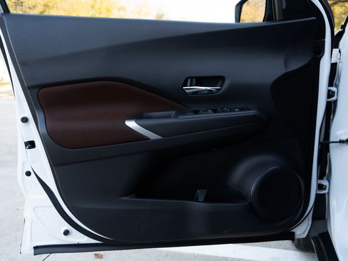 Used 2022 Nissan Kicks SR w/ Interior Electronics Package image 35