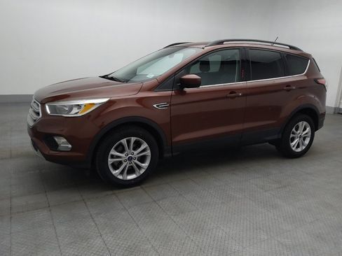 Used 2018 Ford Escape SE w/ SE Sync 3 Package FWD image 2