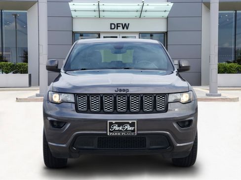 Used 2019 Jeep Grand Cherokee Altitude image 2