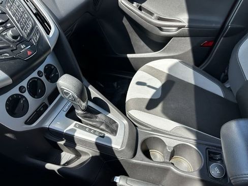Used 2014 Ford Focus SE w/ SE Sport Package FWD image 24