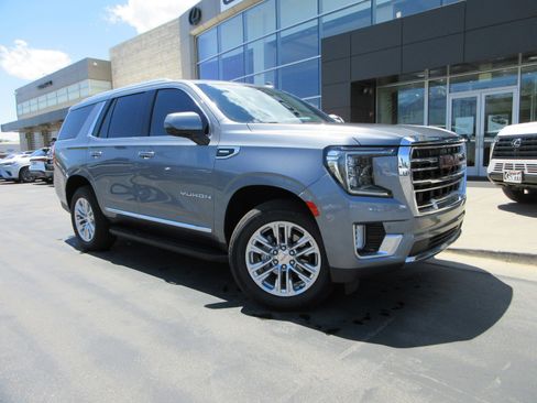 Used 2021 GMC Yukon SLT w/ SLT Premium Package AWD/4WD image 14