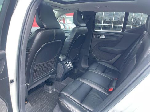 Used 2023 Volvo XC40 B5 Plus AWD/4WD image 18