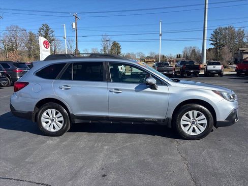 Used 2019 Subaru Outback 2.5i Premium image 2