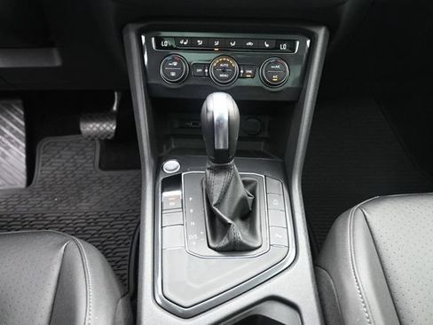 Used 2020 Volkswagen Tiguan SEL FWD image 13