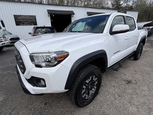 Used 2021 Toyota Tacoma TRD Off-Road w/ Technology Package image 39