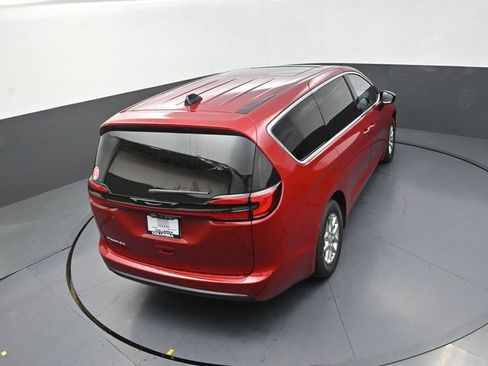 New 2027 Chrysler Pacifica Select FWD image 17