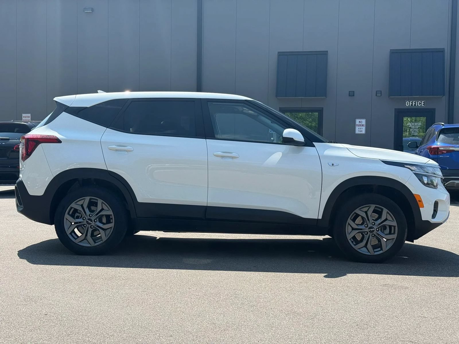 Used 2024 Kia Seltos LX AWD/4WD image 6