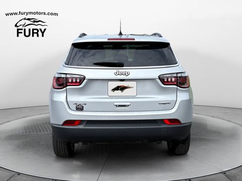 Used 2024 Jeep Compass Latitude AWD/4WD image 5