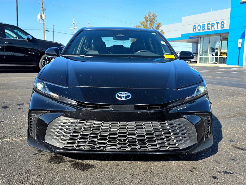 Used 2025 Toyota Camry SE FWD image 13