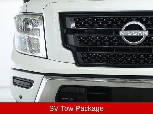 Used 2024 Nissan Titan SV w/ SV Convenience Package image 8