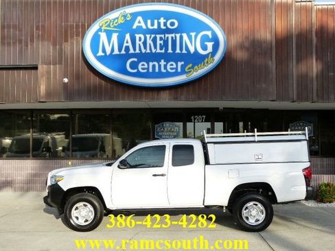 Used 2022 Toyota Tacoma SR image 1