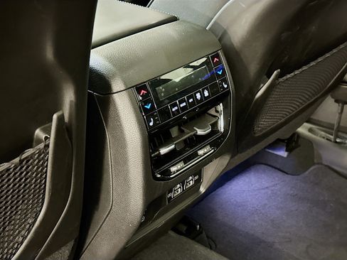 Used 2022 Jeep Grand Cherokee Overland w/ Advanced Protech Group III AWD/4WD image 29