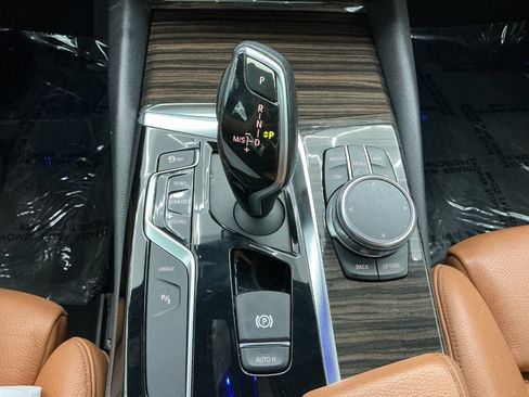 Used 2018 BMW 530e RWD image 36
