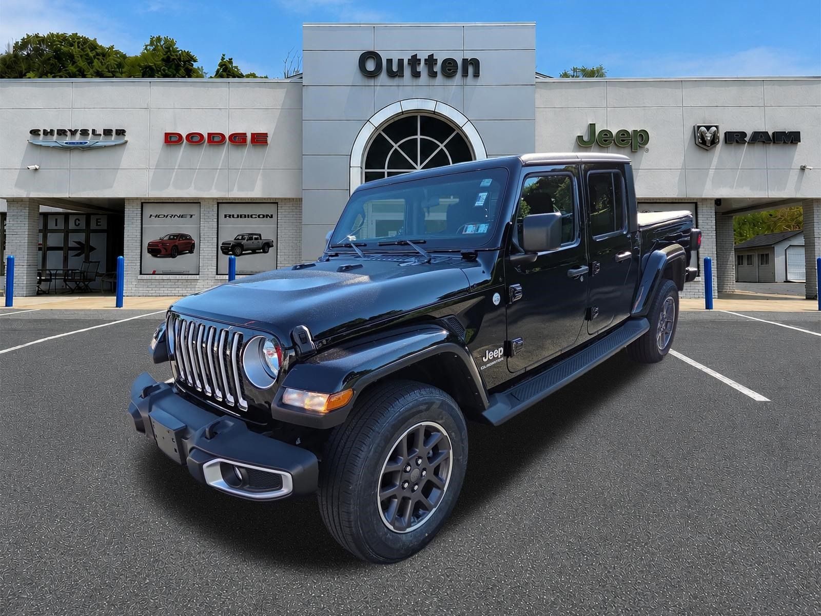 Certified 2021 Jeep Gladiator Overland w/ Cold Weather Group AWD/4WD image 8