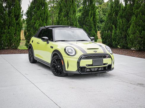 Used 2024 MINI Cooper S w/ Signature Upholstery Package FWD image 2