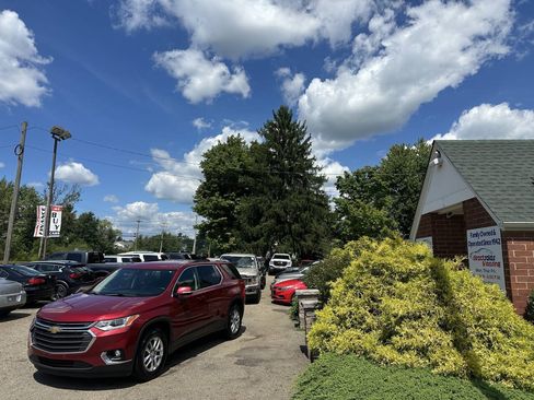 Used 2018 Chevrolet Traverse LT AWD/4WD image 1