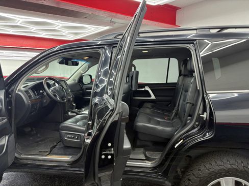 Used 2016 Toyota Land Cruiser image 8