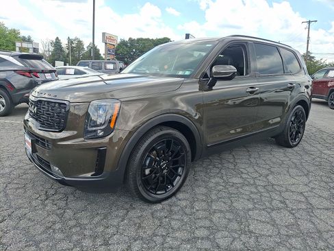 Used 2022 Kia Telluride SX w/ SX Prestige Package AWD/4WD image 3