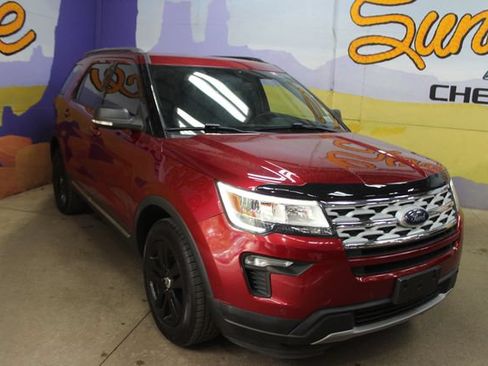 Used 2019 Ford Explorer XLT AWD/4WD image 3