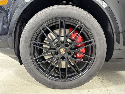 New 2026 Porsche Cayenne S image 13