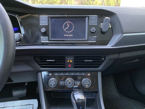 Used 2022 Volkswagen Jetta SE w/ Panoramic Sunroof Package FWD image 23