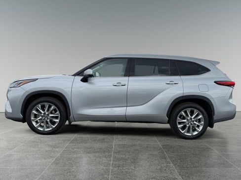 Used 2023 Toyota Highlander Limited AWD/4WD image 2
