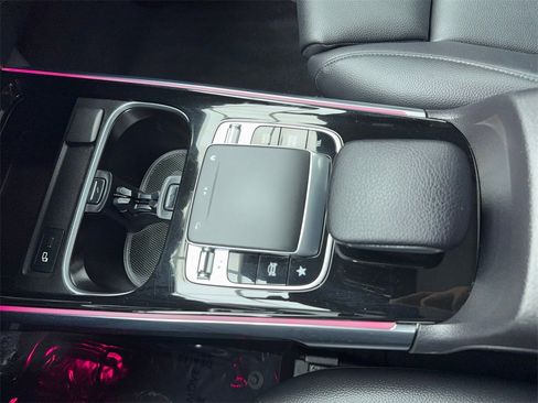 Used 2020 Mercedes-Benz GLB 250 w/ Premium Package image 32