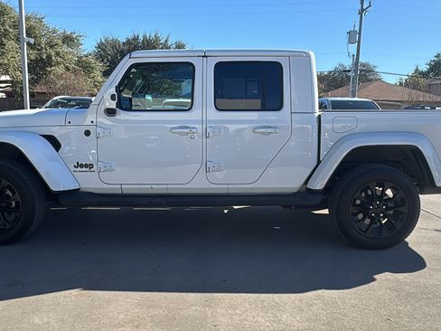 Used 2021 Jeep Gladiator Overland image 4