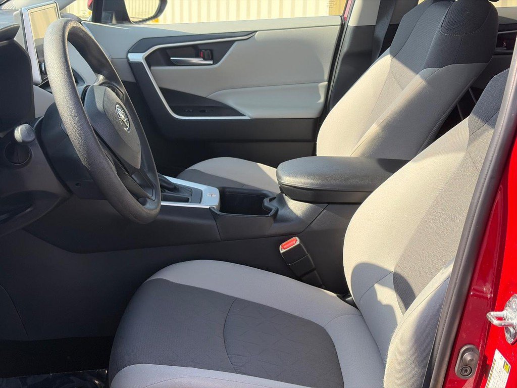 Used 2025 Toyota RAV4 XLE FWD image 18