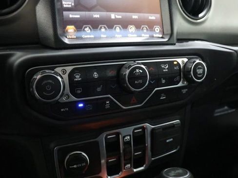 Used 2023 Jeep Wrangler Unlimited w/ Cold Weather Group AWD/4WD image 30