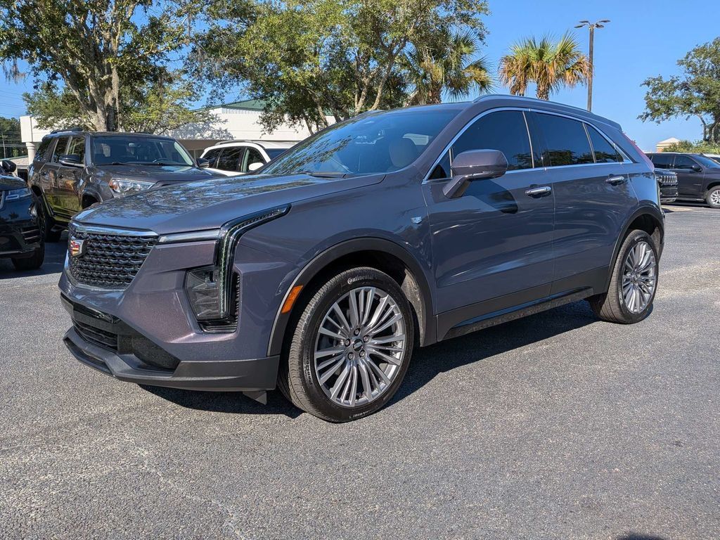 Used 2025 Cadillac XT4 Premium Luxury FWD image 1