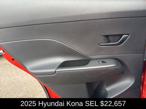 Used 2025 Hyundai Kona SEL image 15