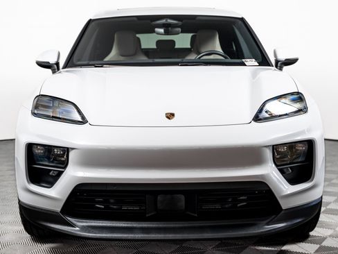 Certified 2025 Porsche Macan Electric RWD image 7