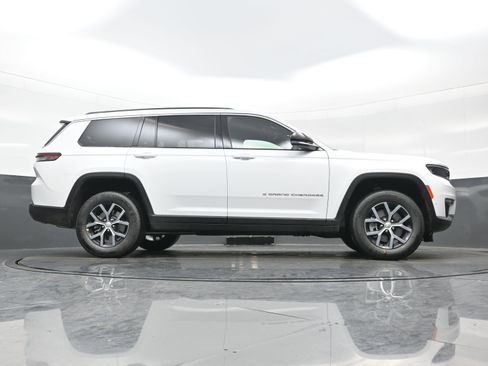 New 2025 Jeep Grand Cherokee L Limited w/ Luxury Tech Group II AWD/4WD image 17