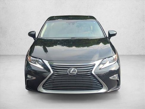 Used 2017 Lexus ES 350 w/ Luxury Package FWD image 2
