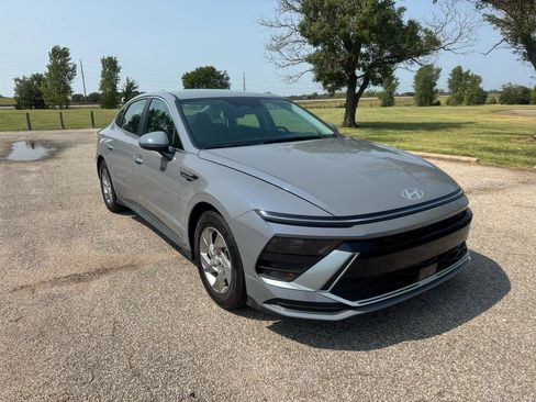Used 2025 Hyundai Sonata SE FWD image 12