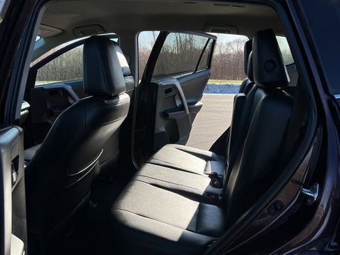 Used 2016 Toyota RAV4 LE image 32