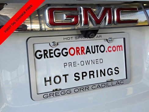 Used 2023 GMC Acadia SLT FWD image 15