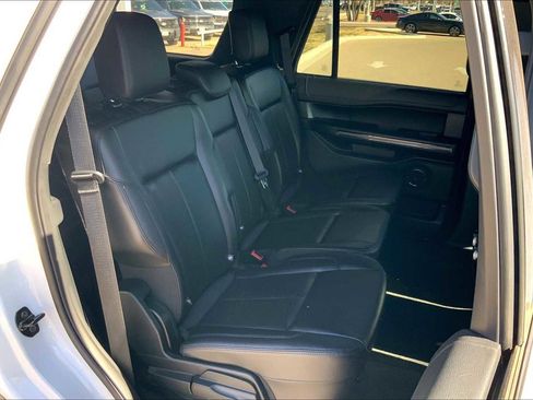 Used 2021 Ford Expedition XLT image 19
