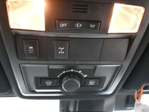 Used 2018 Toyota Tacoma SR image 16